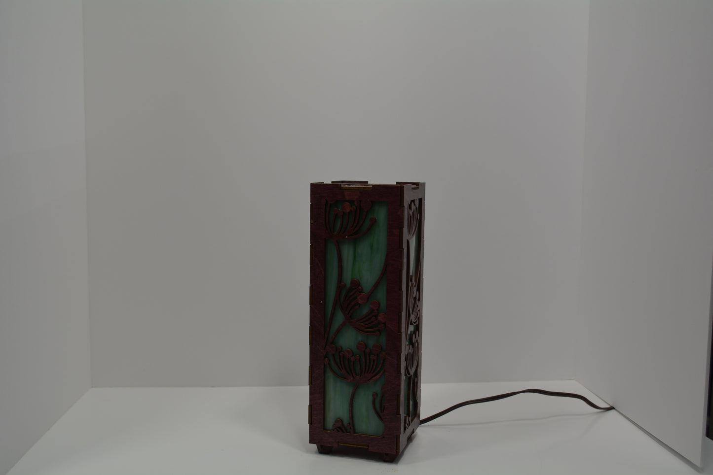 Green Streaked Lotus Flower Stained Glass table Lamps ?
