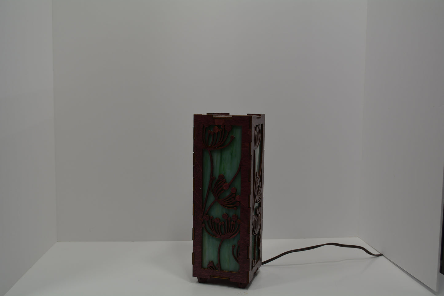 Green Streaked Lotus Flower Stained Glass table Lamps ?